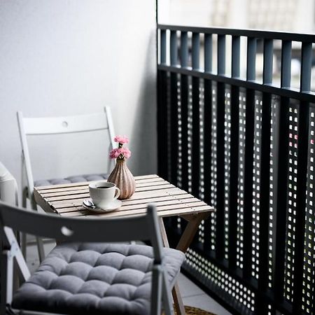 Native Apartments Barska 69 Krakow Bagian luar foto